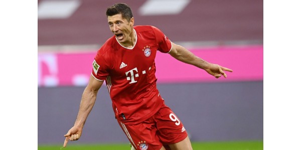 Robert Lewandowski erzielte 4 Tore, um das Ende umzukehren und zu gewinnen